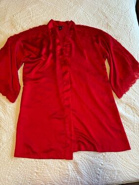 Victoria’s Secret Red Lace and Satin Robe Size M/L